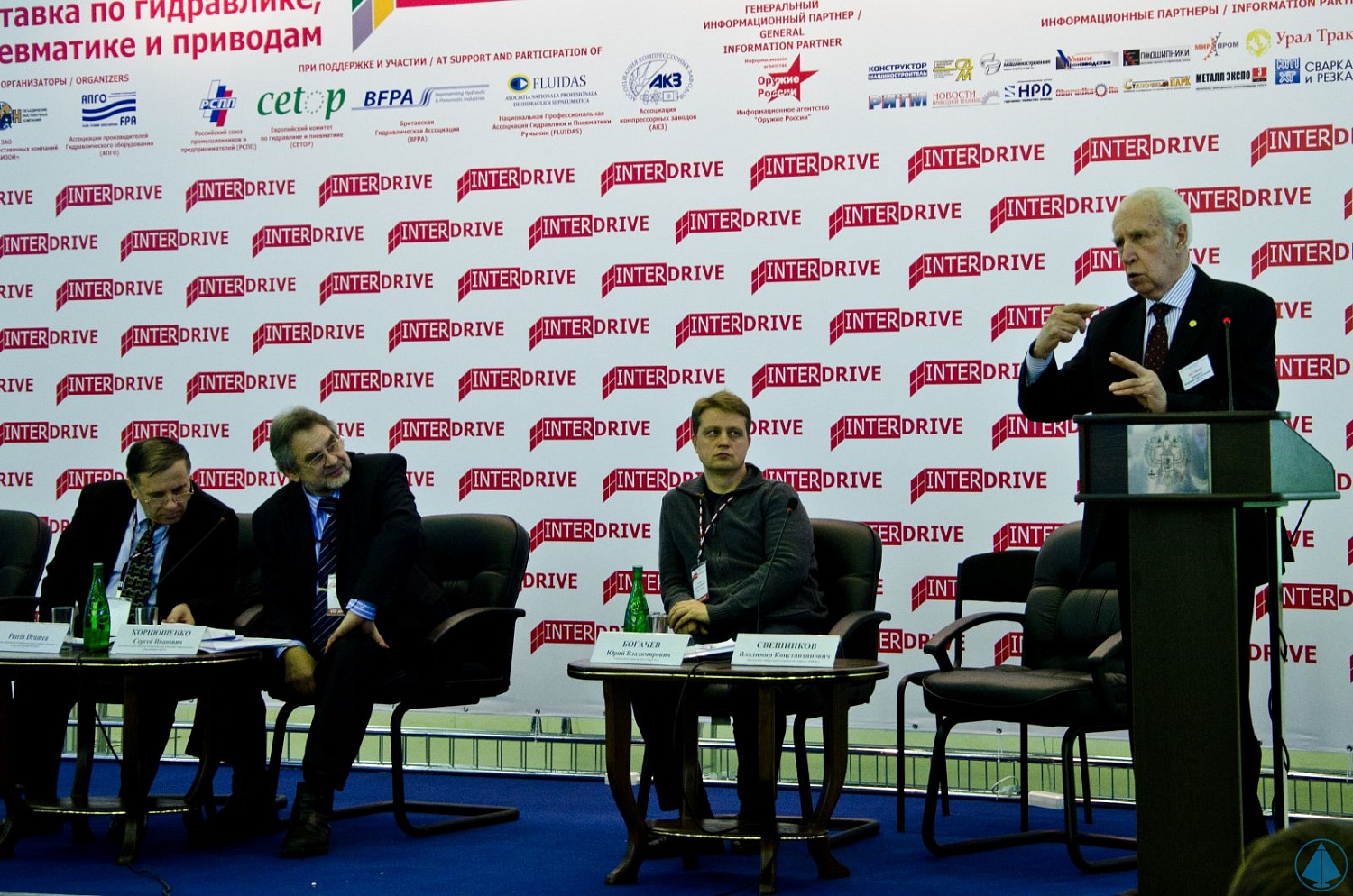Выставка "Интердрайв-2012"    В Москве торжественно завершил свою работу IX Международный Форум и выставка по гидравлике, пневматике и приводам «Интердрайв-2012», на которой также была представлена компания «Уральский инжиниринговый центр».