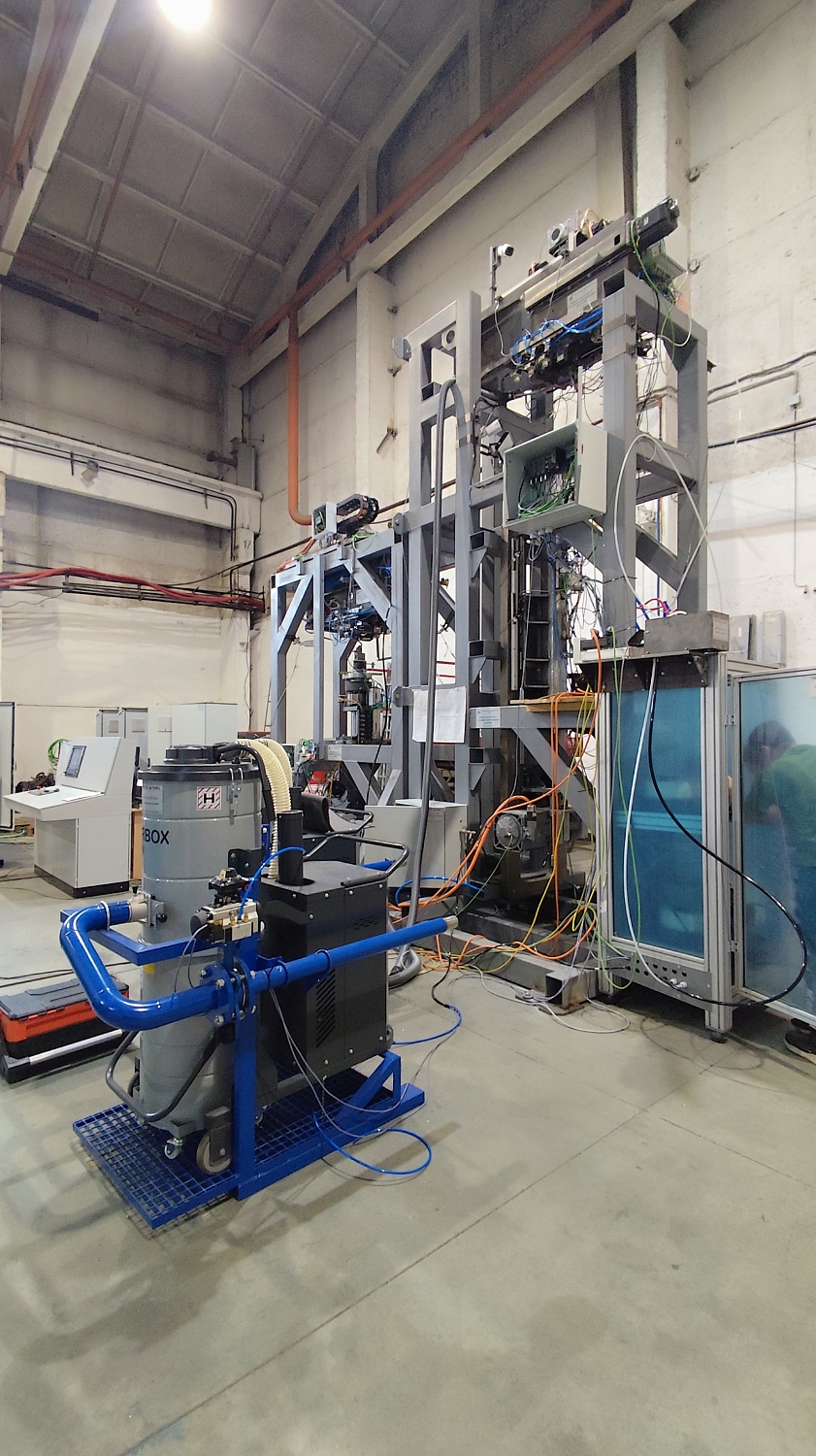 Современное оборудование для автоматической клепки панелей самолетов