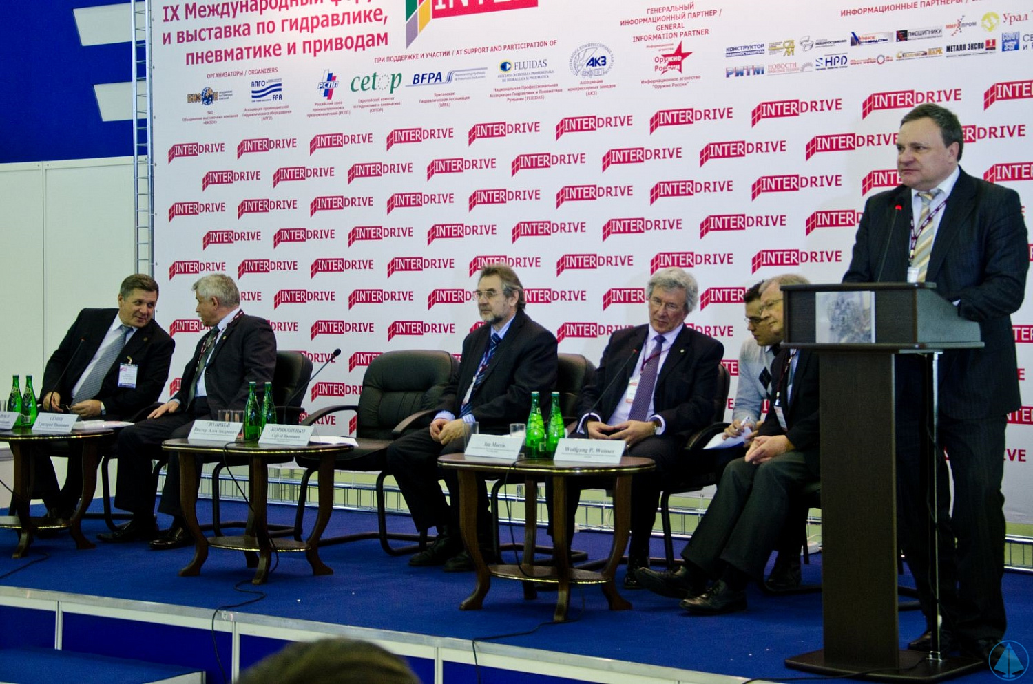 Выставка "Интердрайв-2012"    В Москве торжественно завершил свою работу IX Международный Форум и выставка по гидравлике, пневматике и приводам «Интердрайв-2012», на которой также была представлена компания «Уральский инжиниринговый центр».