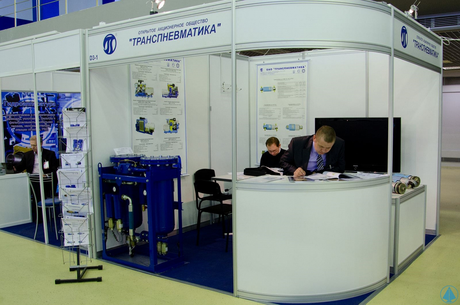 Выставка "Интердрайв-2012"    В Москве торжественно завершил свою работу IX Международный Форум и выставка по гидравлике, пневматике и приводам «Интердрайв-2012», на которой также была представлена компания «Уральский инжиниринговый центр».