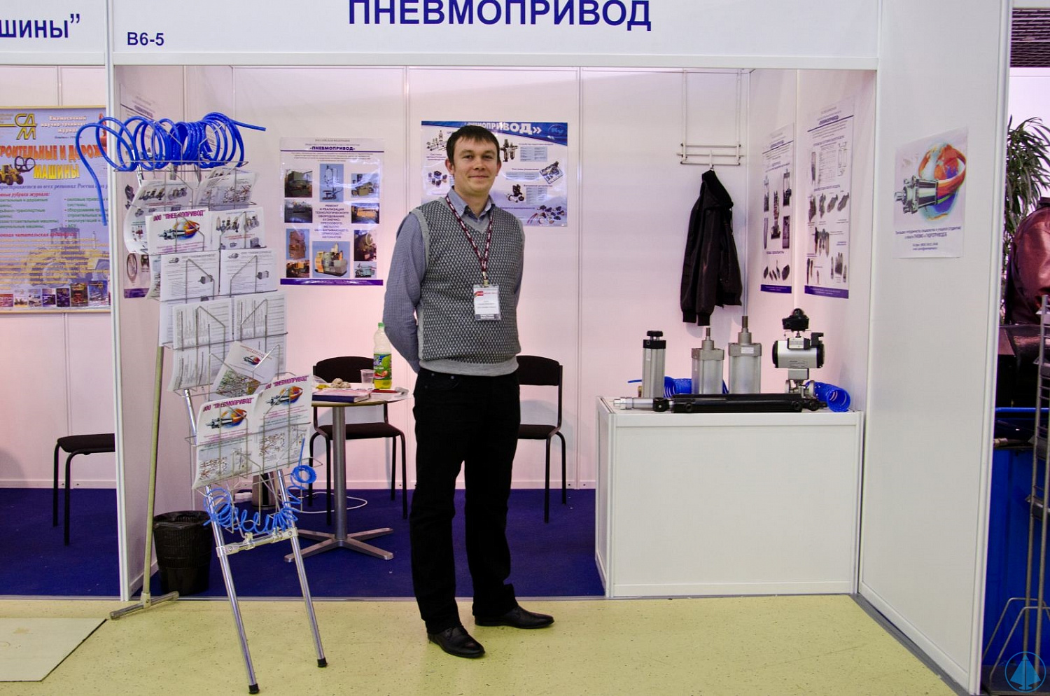 Выставка "Интердрайв-2012"    В Москве торжественно завершил свою работу IX Международный Форум и выставка по гидравлике, пневматике и приводам «Интердрайв-2012», на которой также была представлена компания «Уральский инжиниринговый центр».