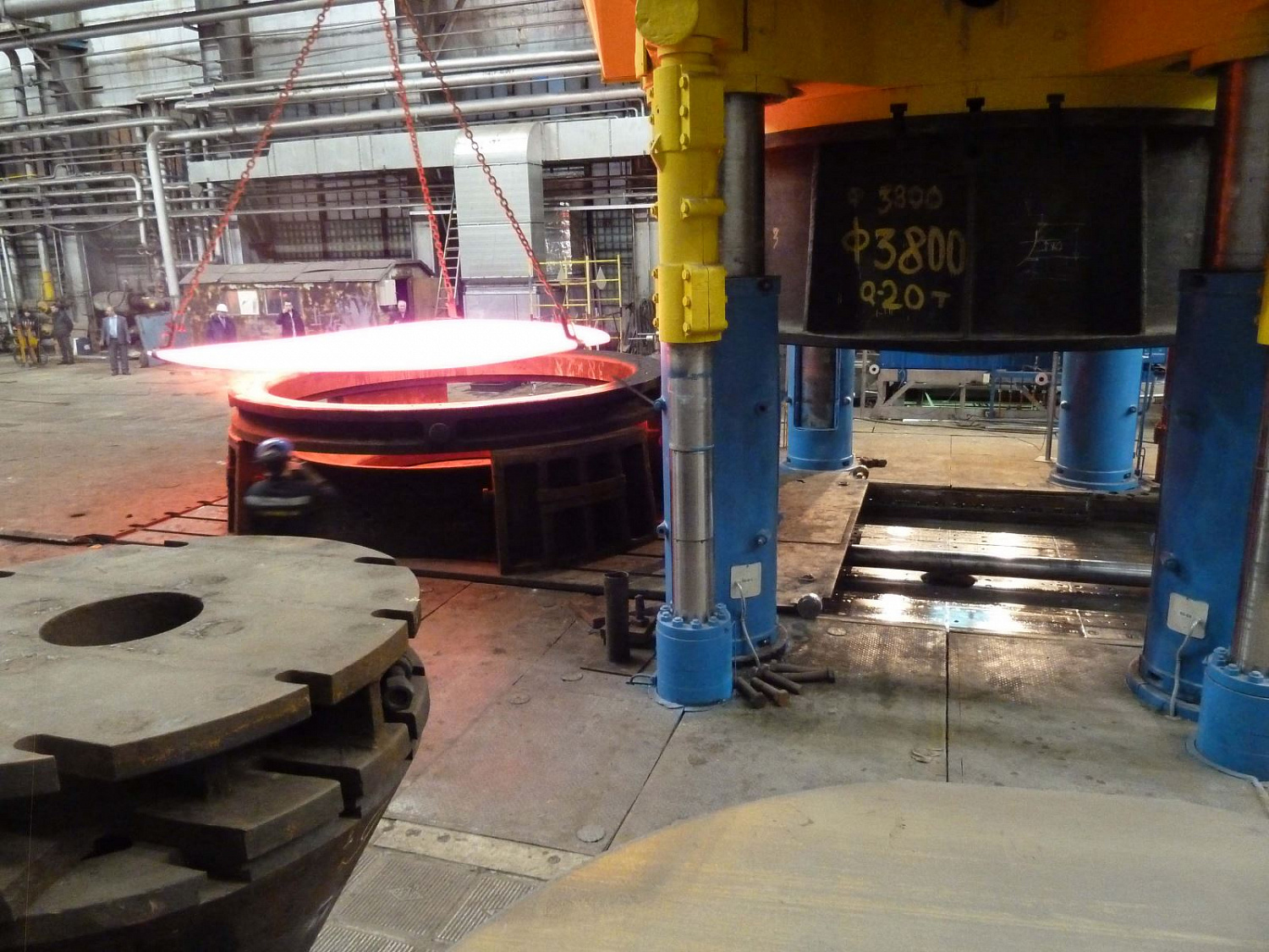 Первое обновление пресса Модернизация вертикального гидравлического штамповочного пресса двойного действия усилием 4000/6500 тс на предприятии «Уралхиммаш»